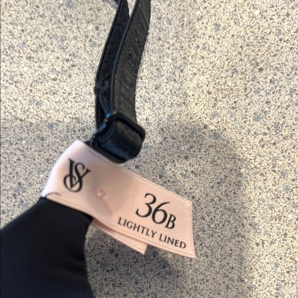 Victoria's Secret Black Bra Lightly Lined - Picture 2 of 4
